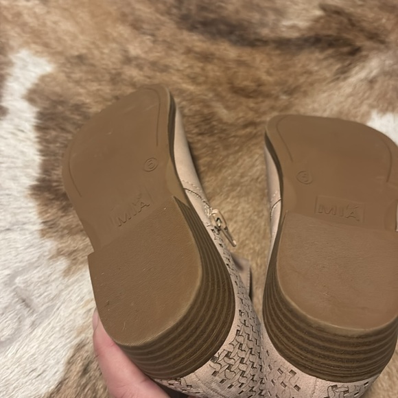 Girls rose colored ankle booties with zipper size 5 - Picture 3 of 7